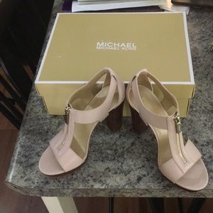 Michael Michael Kora pale pink zipper heels